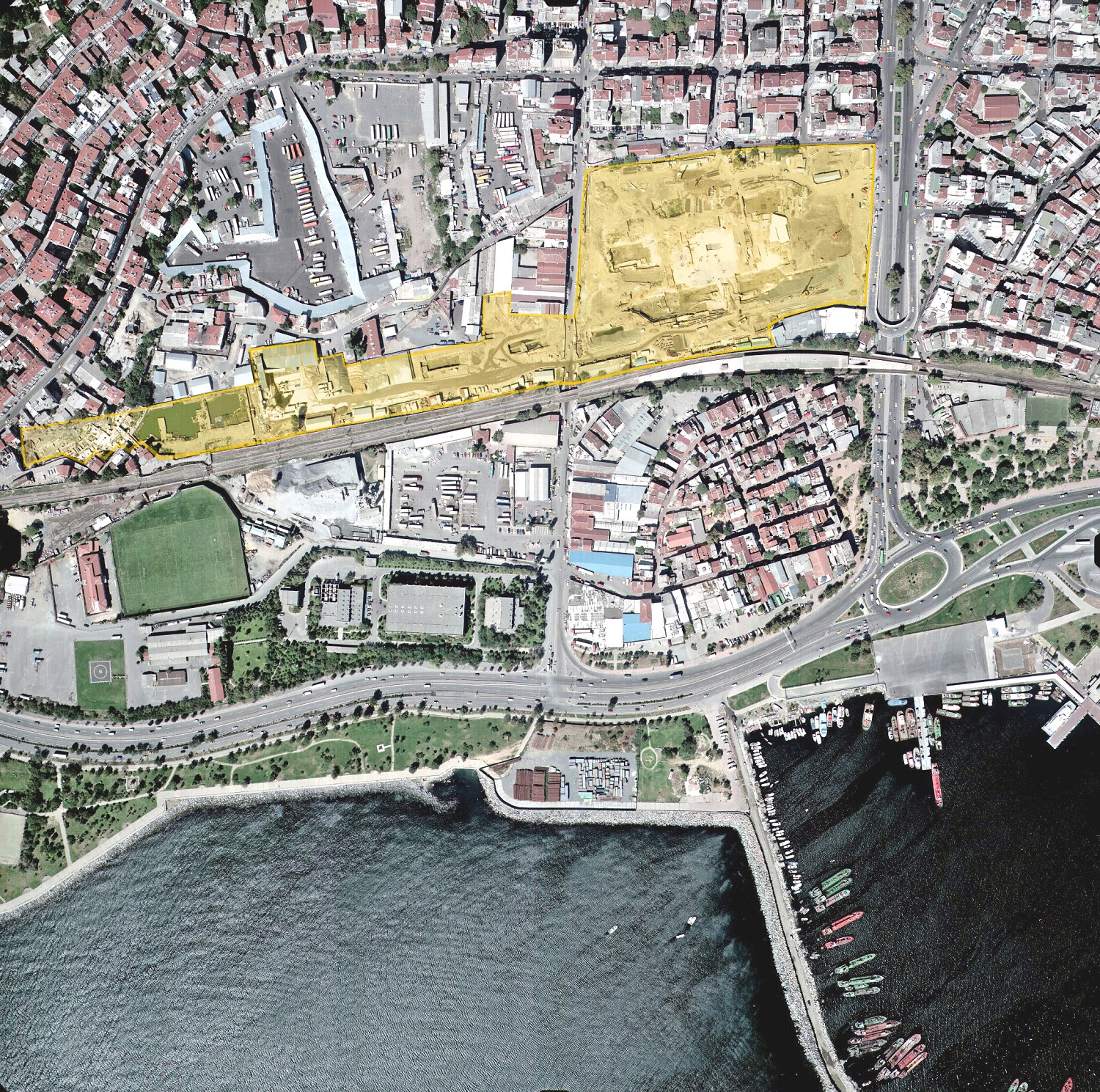 Aerial view of Yenikapı coastline and the excavation area from the east.