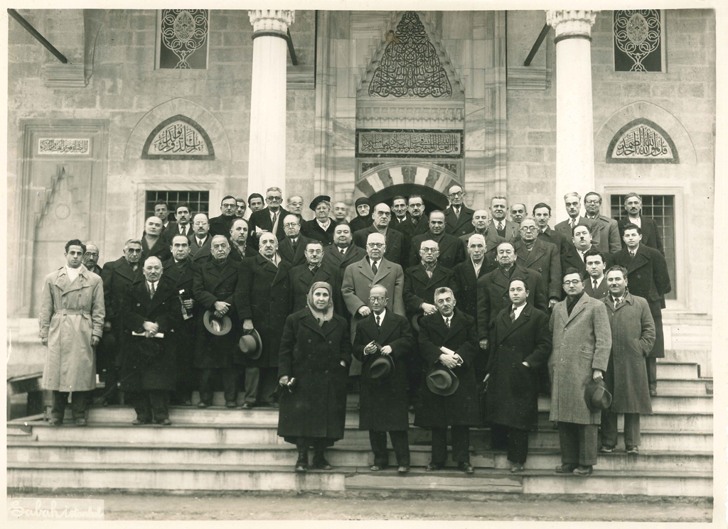Vasfi Egeli (front row, second from left